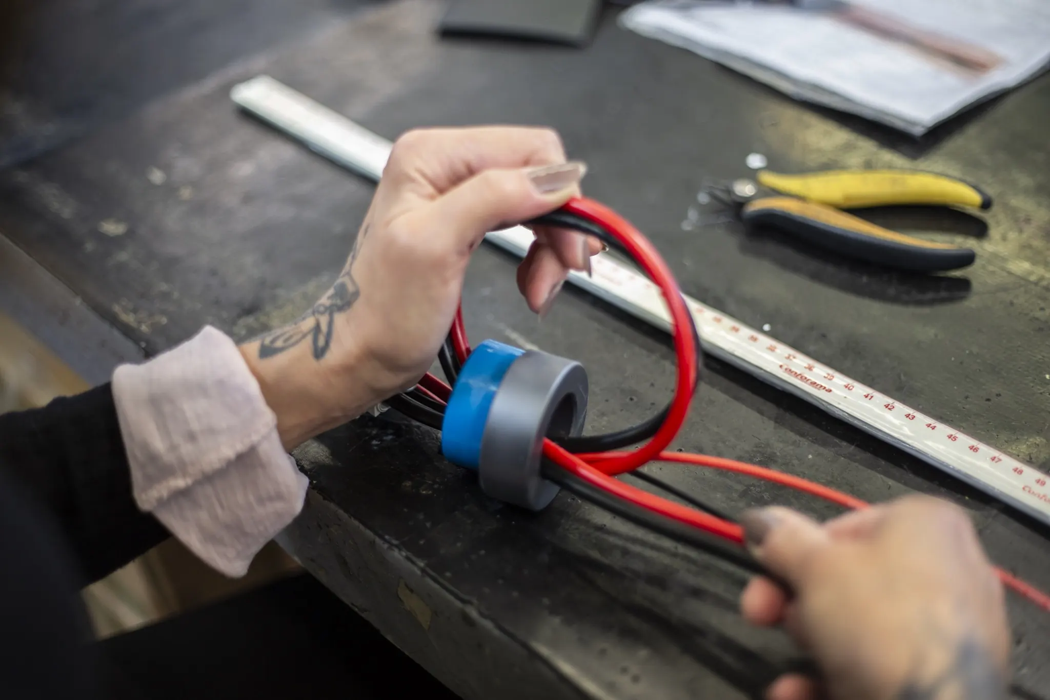 Montaggio di una ferrite su un cablaggio di potenza